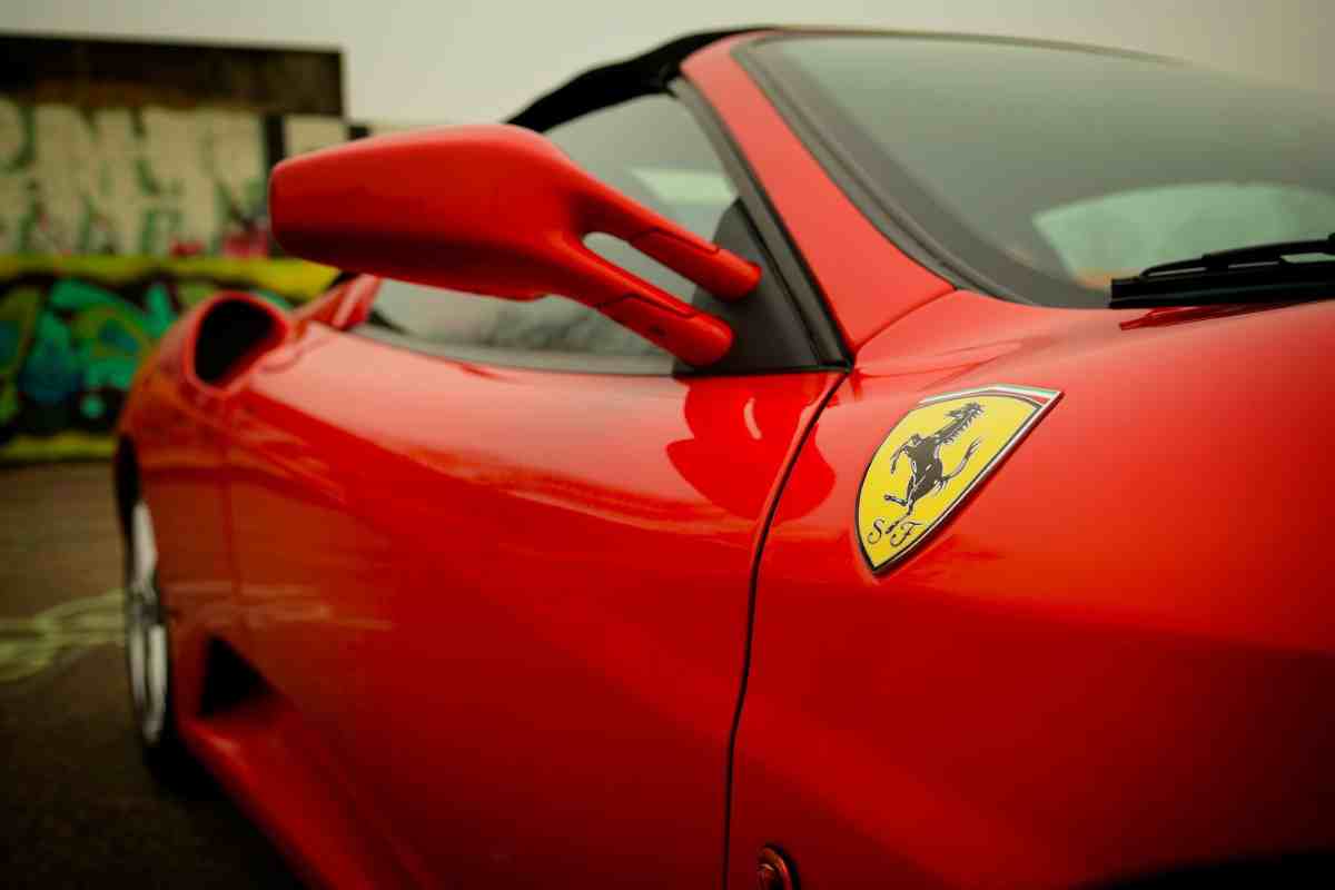 Ferrari assume: come fare